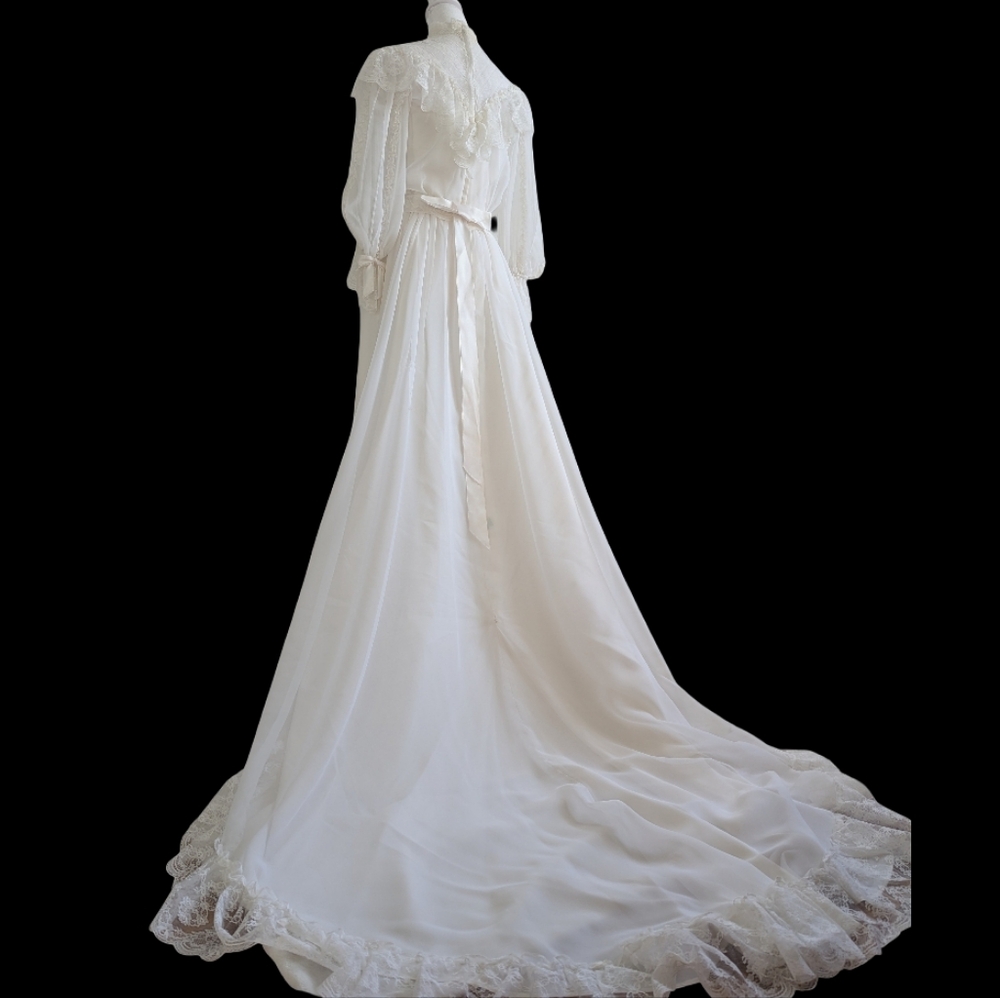 VTG Victorian Revival Ethereal 70s Lace Ruffle High Neck Prairie Wedding Gown 4